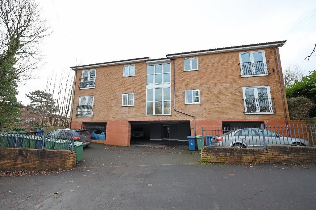 2 bed flat for sale in Stone, Manor Rise, Stone, Staffordshire ST15