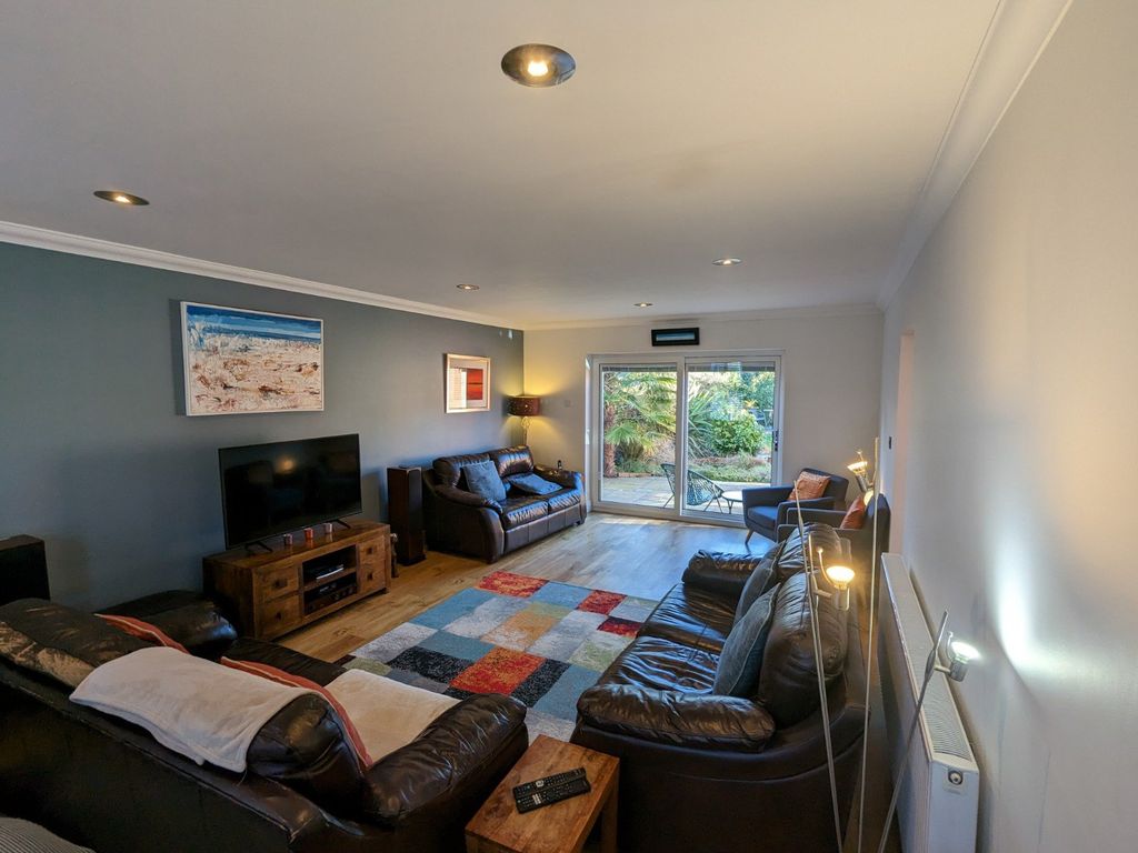 4 bed semidetached house for sale in Grimsey Road, Leiston, Suffolk