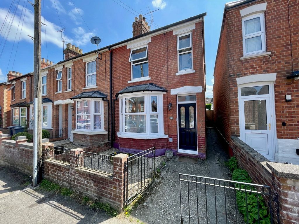 2 bed end terrace house for sale in Gloucester Road, Newbury RG14, £