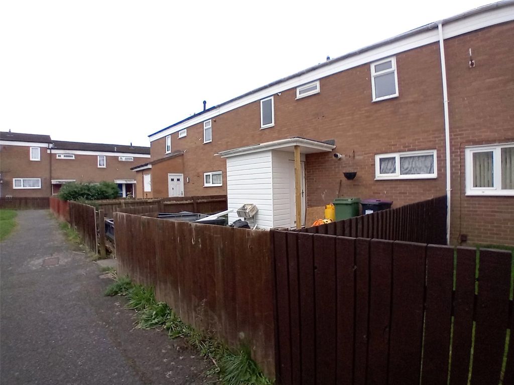 3 bed terraced house for sale in Westbourne, Woodside, Telford