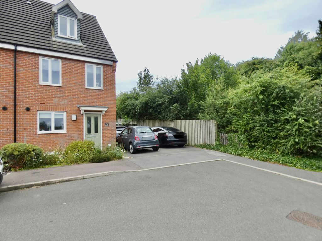 3 bed semidetached house for sale in Hetton Drive, Clay Cross