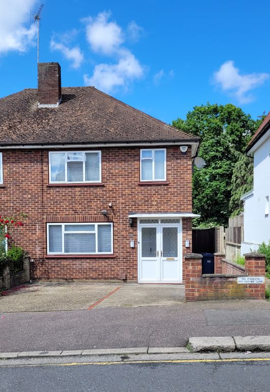 3 bed semidetached house for sale in Avondale Avenue, London N12, £