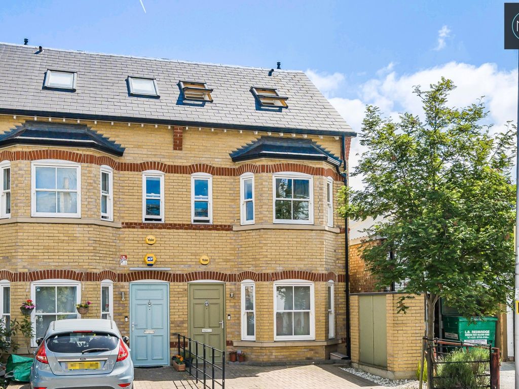 4 bed end terrace house for sale in Carnarvon Terrace, Carnarvon Road, South Woodford, London 4 bed end terrace house for sale in Carnarvon Terrace, Carnarvon Road, South Woodford, London