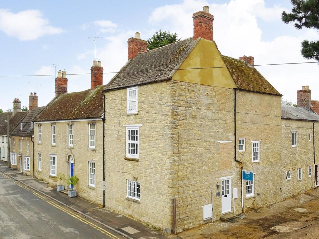 4 bed end terrace house for sale in Chancery Lane, Thrapston, Kettering