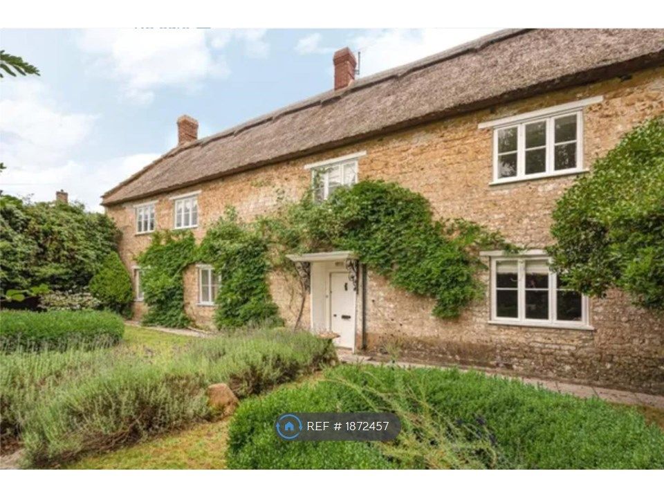 5 bed detached house to rent in Silver Street, Misterton, Crewkerne