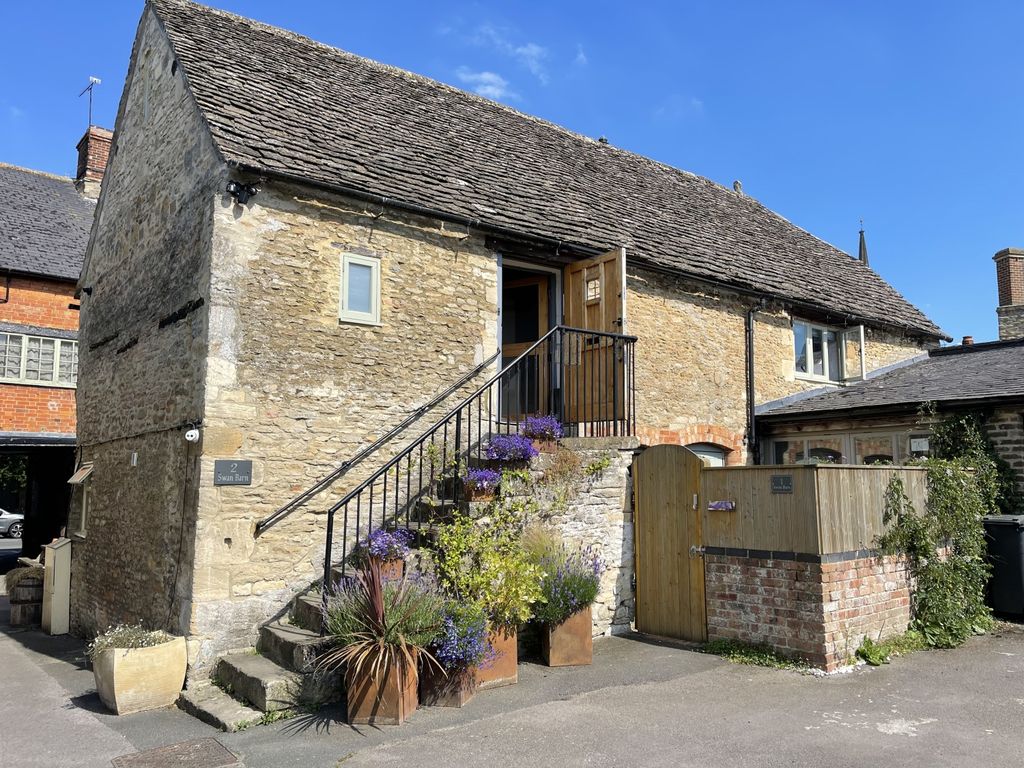 2 bed flat for sale in Swan Barn Burford Street, Lechlade