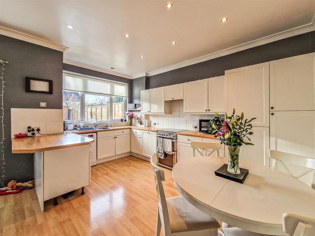 3 bed semidetached house for sale in Central Avenue, SouthendOnSea