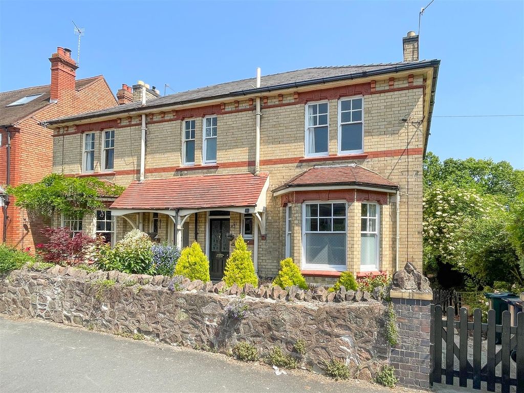 4 bed semidetached house for sale in Albert Park Road, Malvern WR14