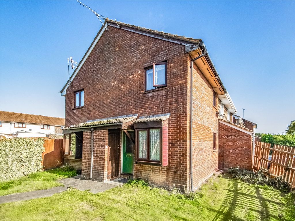 1 bed semidetached house to rent in Chandos Close, Swindon SN5, £750