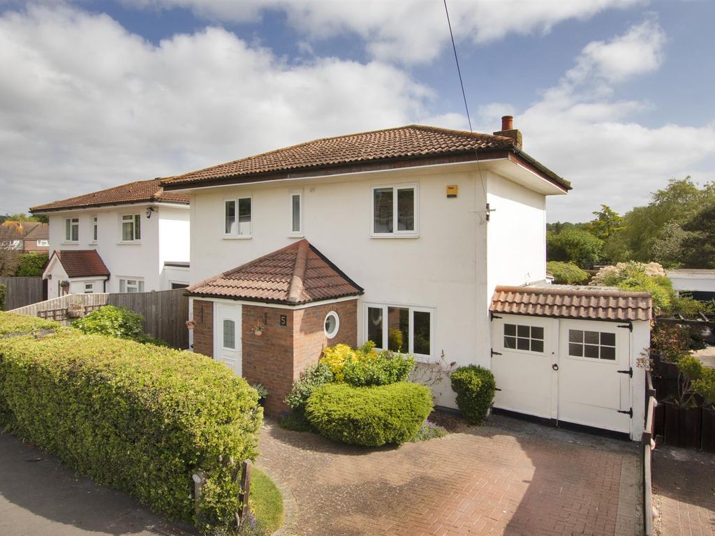 3 bed detached house for sale in Brookmead, Hildenborough, Tonbridge
