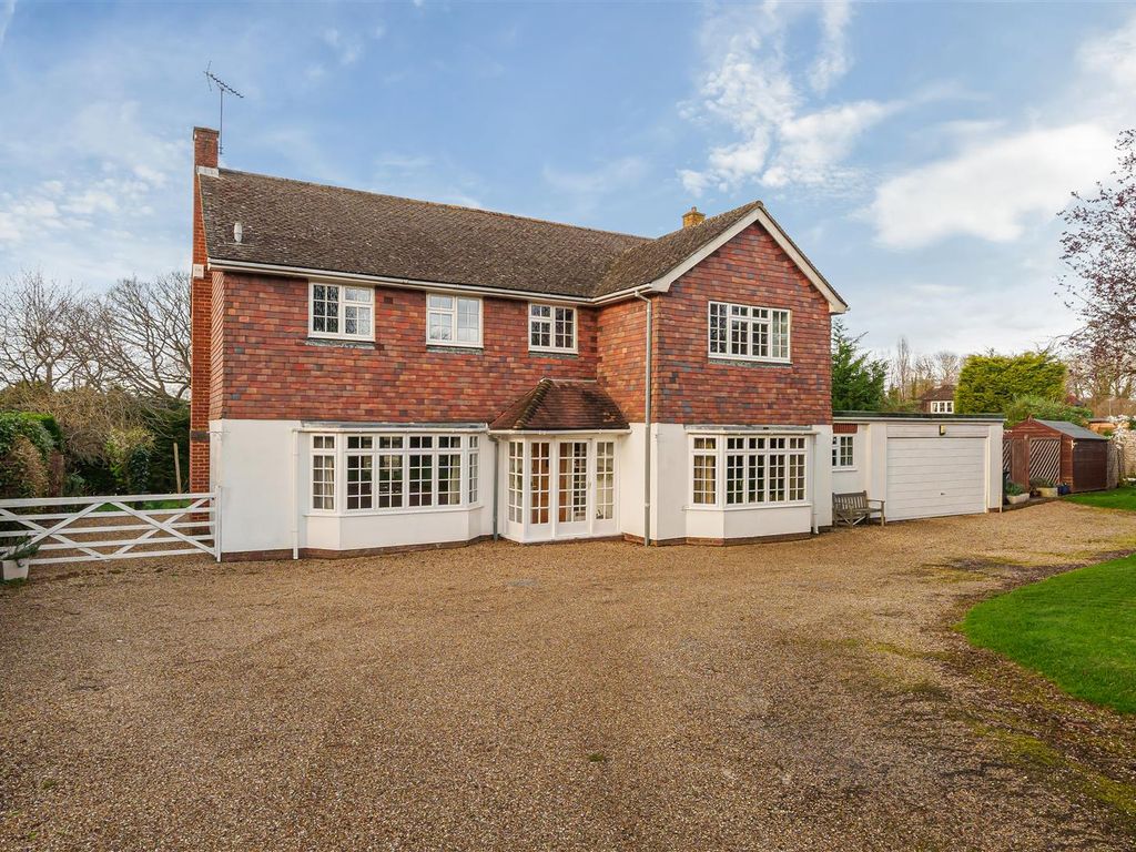 4 bed detached house for sale in Holmwood Close, East Horsley