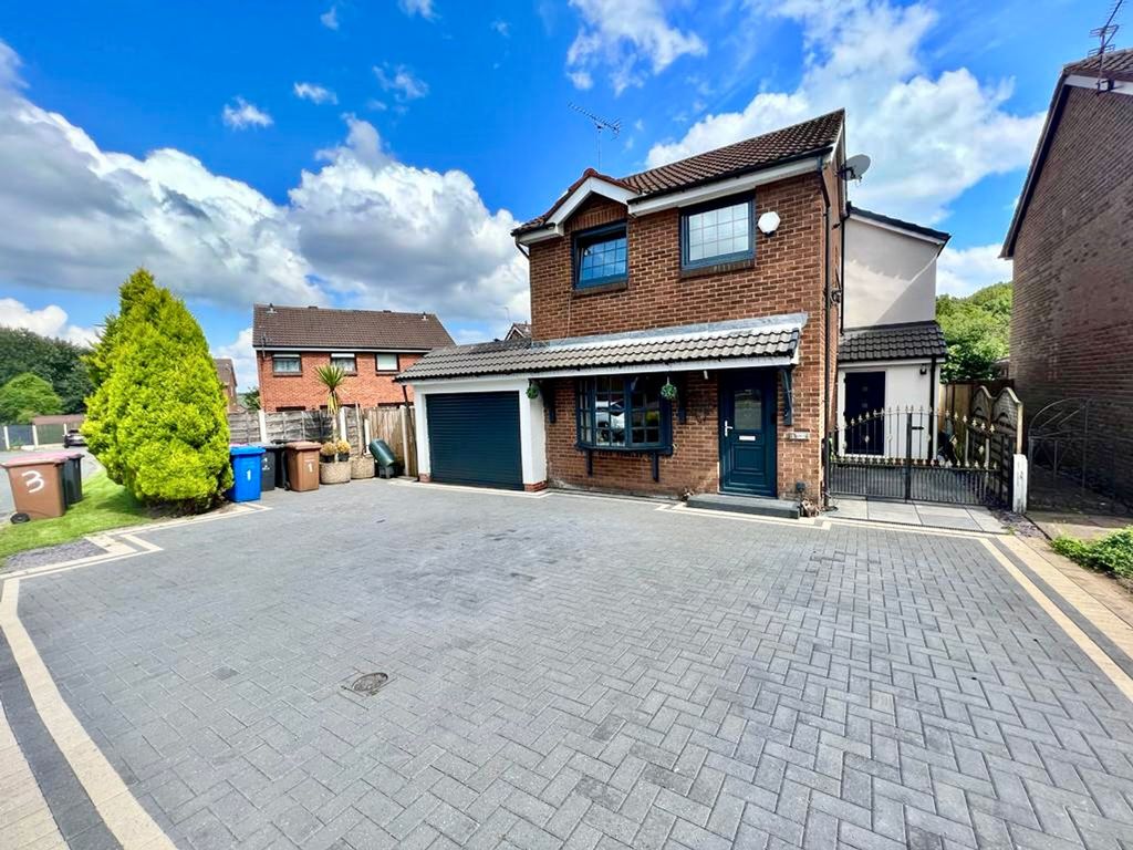 4 bed detached house for sale in Pensby Close, Swinton M27, £350,000