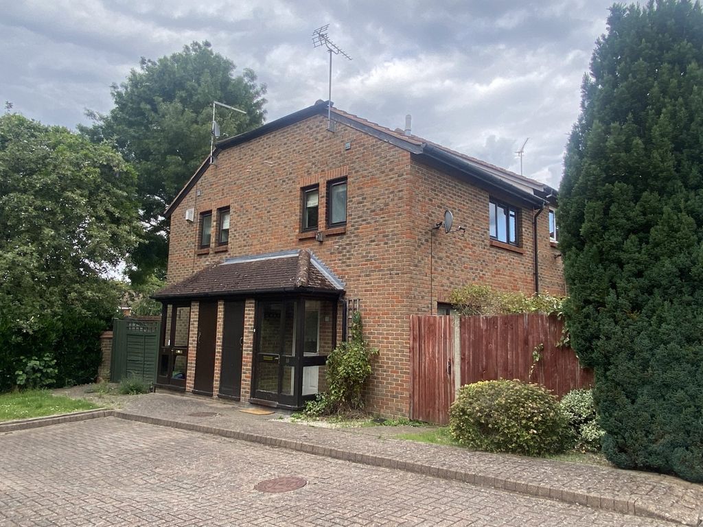 1 bed semidetached house for sale in Caesars Gate, Warfield, Bracknell