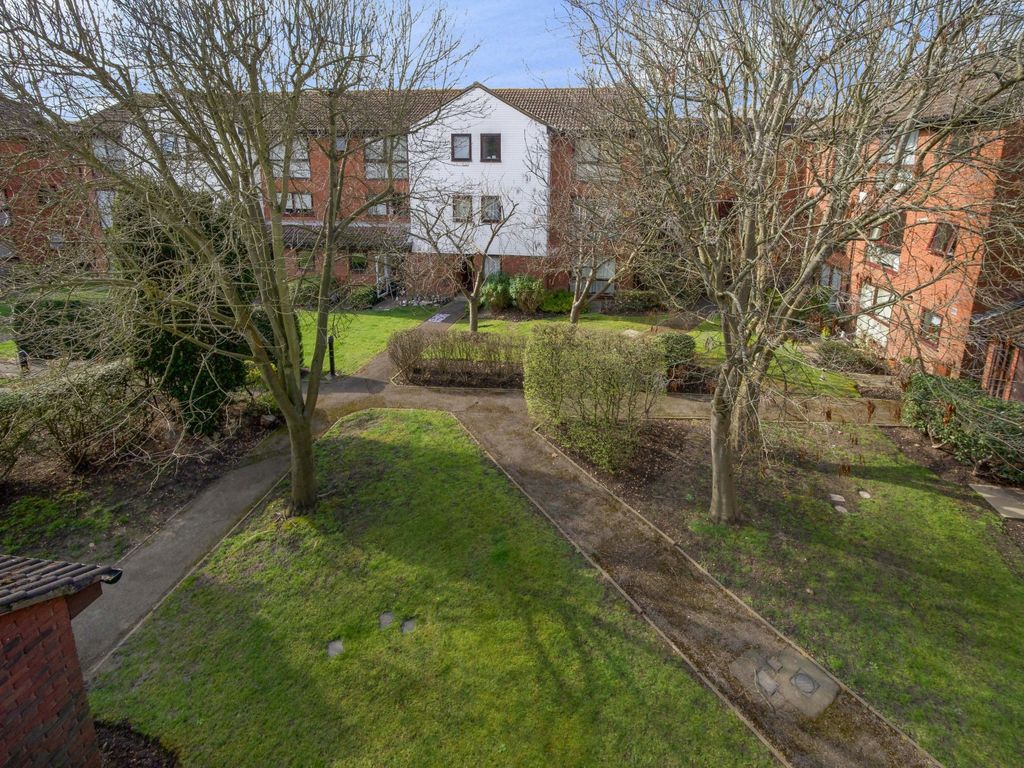 1 bed flat for sale in Claremont, Laleham Road, Shepperton TW17 Zoopla