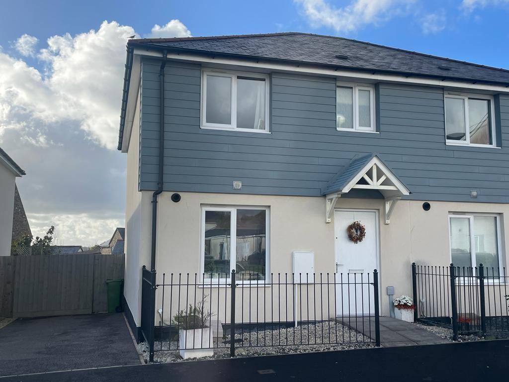 3 bed semidetached house for sale in Navigator Way, Truro TR1, £