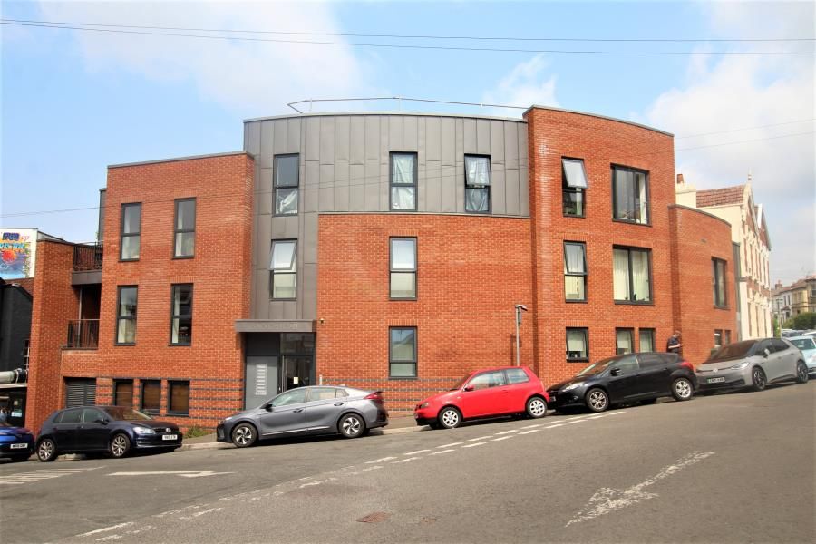 2 bed flat to rent in North Road, St. Andrews, Bristol BS6, £1,500 pcm