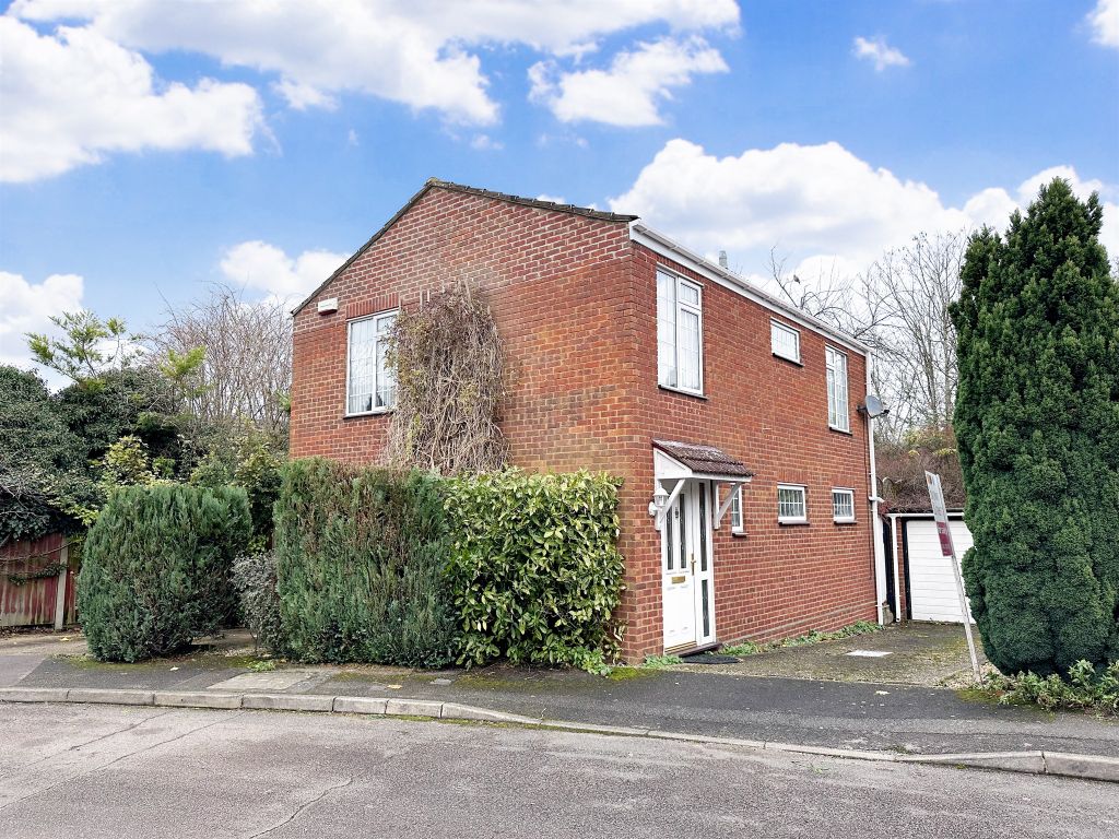 4 bed detached house for sale in Adams Way, Tring HP23, £530,000 Zoopla