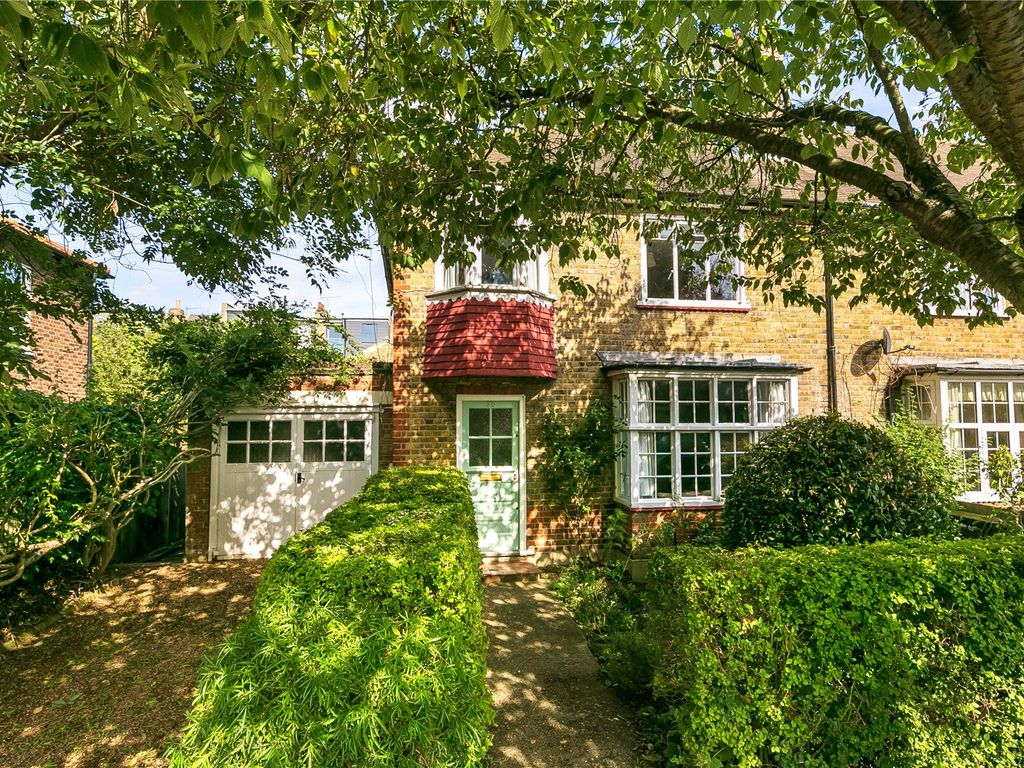 3 bed end terrace house for sale in Dudley Road, Kew, Surrey TW9, £