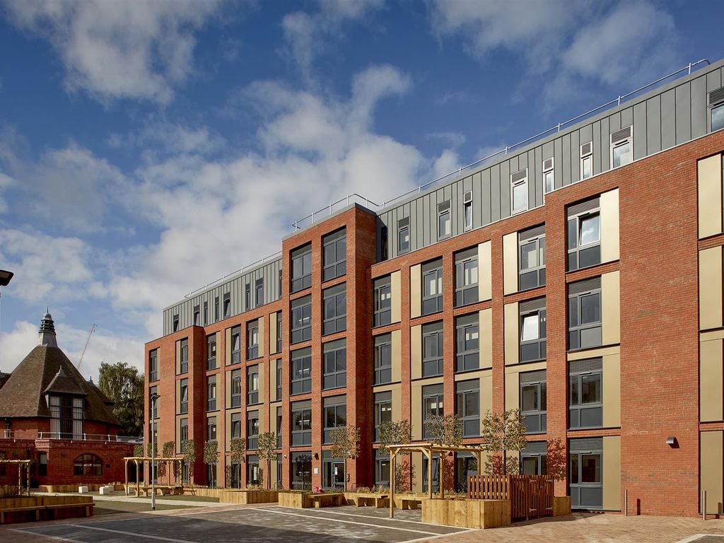 Studio to rent in Eden Square, City Centre, Stoney Stanton Road