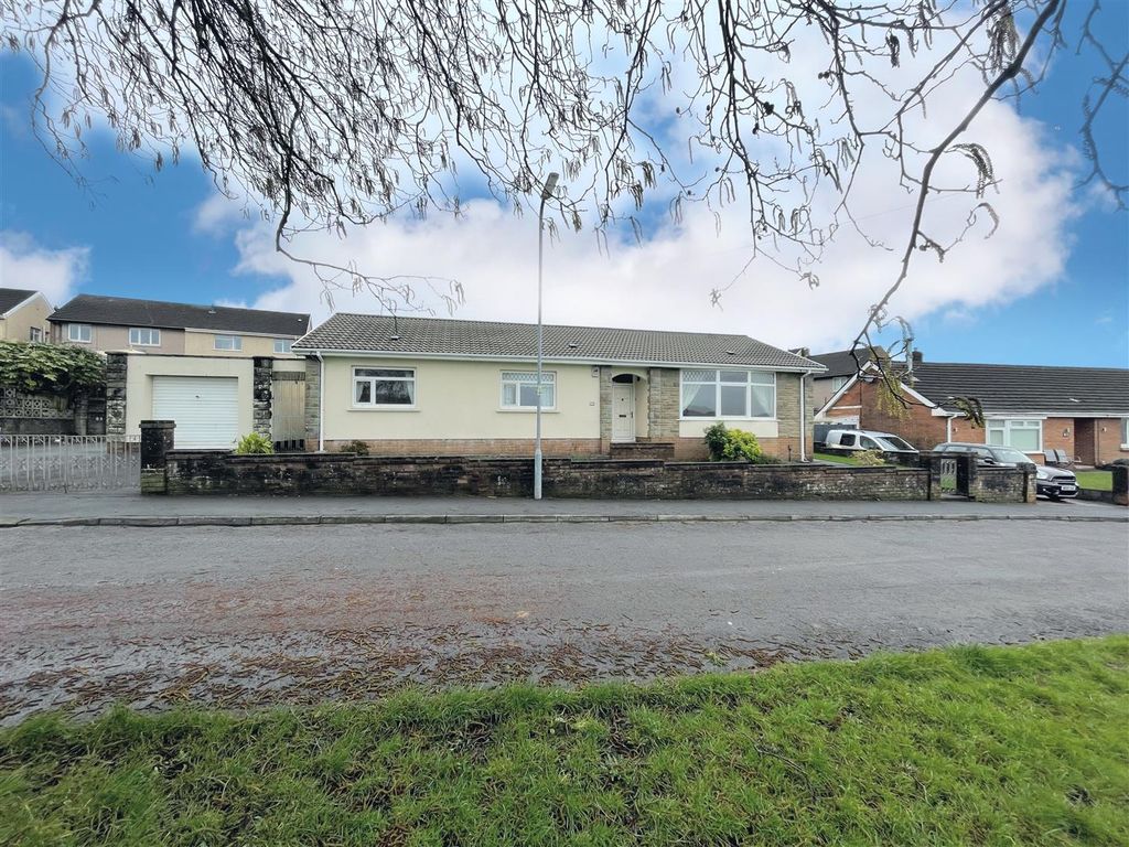 3 bed detached bungalow for sale in Cimla Common, Cimla, Neath SA11, £