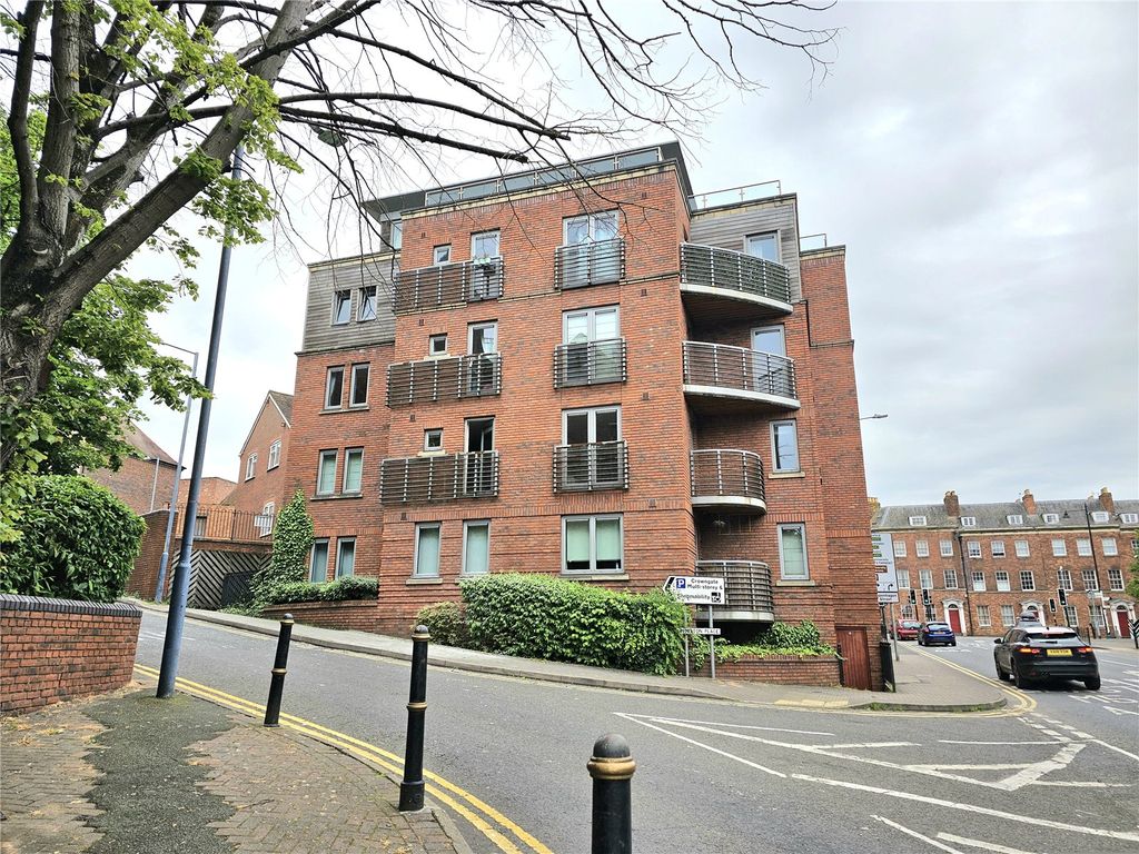 2 bed flat for sale in Moreton Place, Worcester, Worcestershire WR1