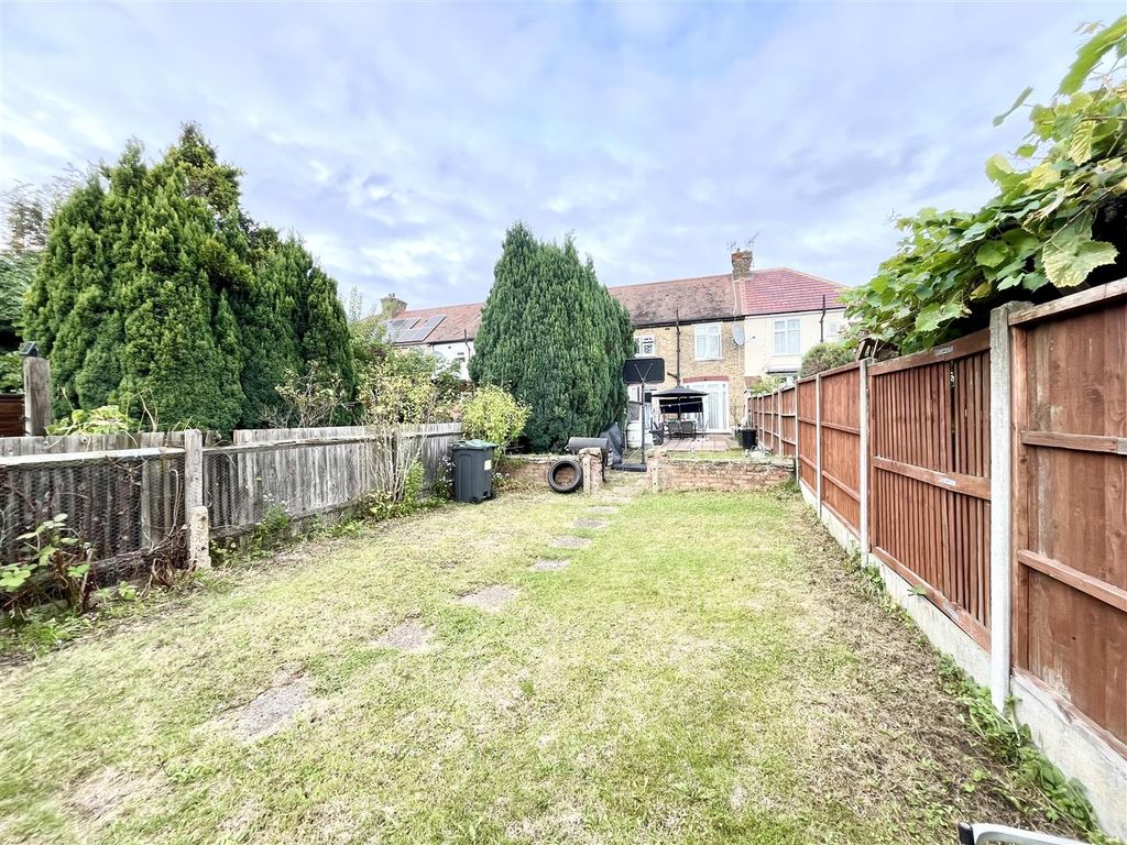 3 bed property to rent in Trinity Avenue, Enfield EN1, £2,200 pcm Zoopla