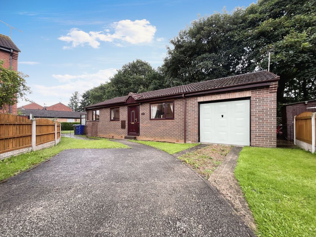 2 bed detached bungalow for sale in Pasture Close, Armthorpe, Doncaster