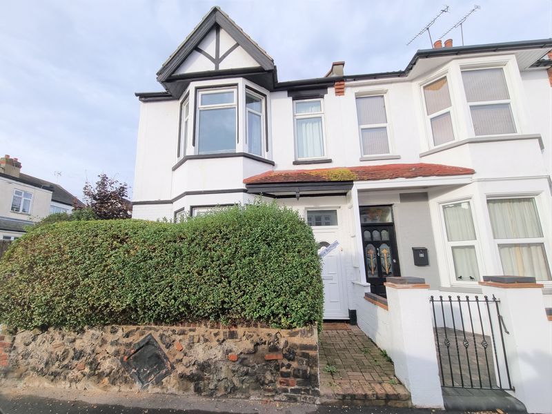 3 bed end terrace house for sale in Southview Drive, WestcliffOnSea