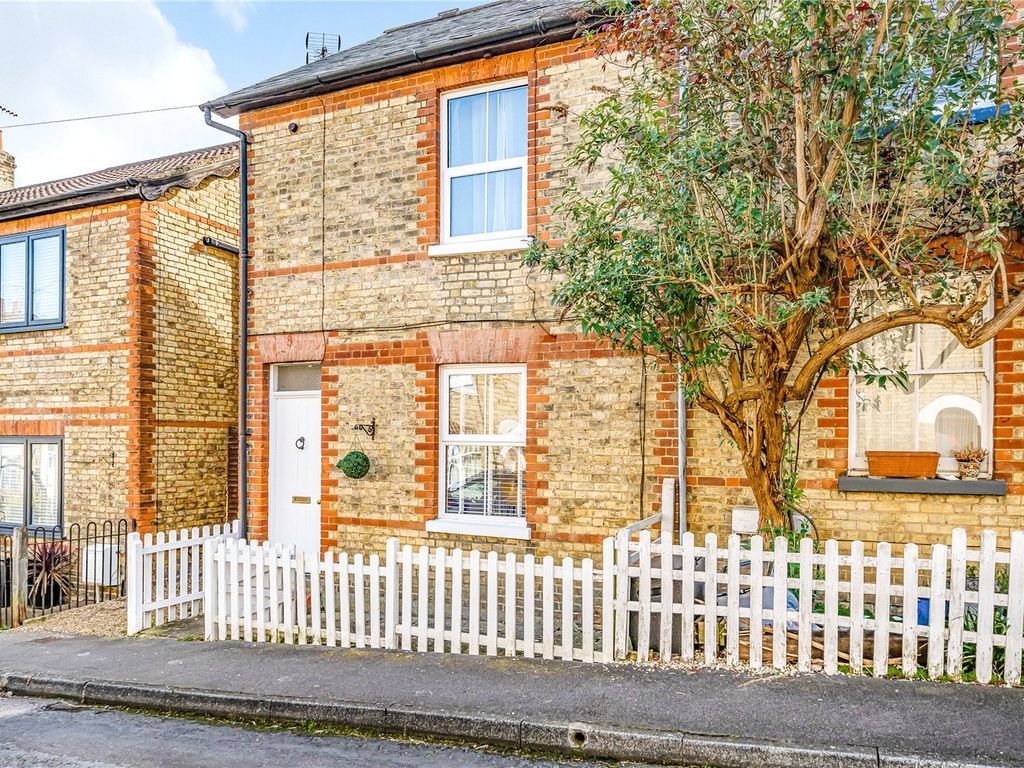 2 bed end terrace house for sale in Cobden Road, Sevenoaks, Kent TN13