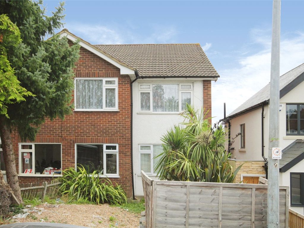 2 bed for sale in Queens Road, Loughton, Essex IG10, £