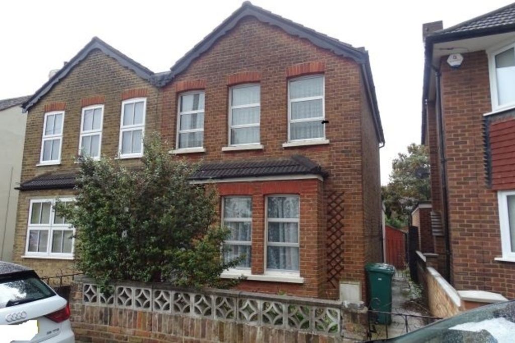 Oakfield Road Ashford TW15  