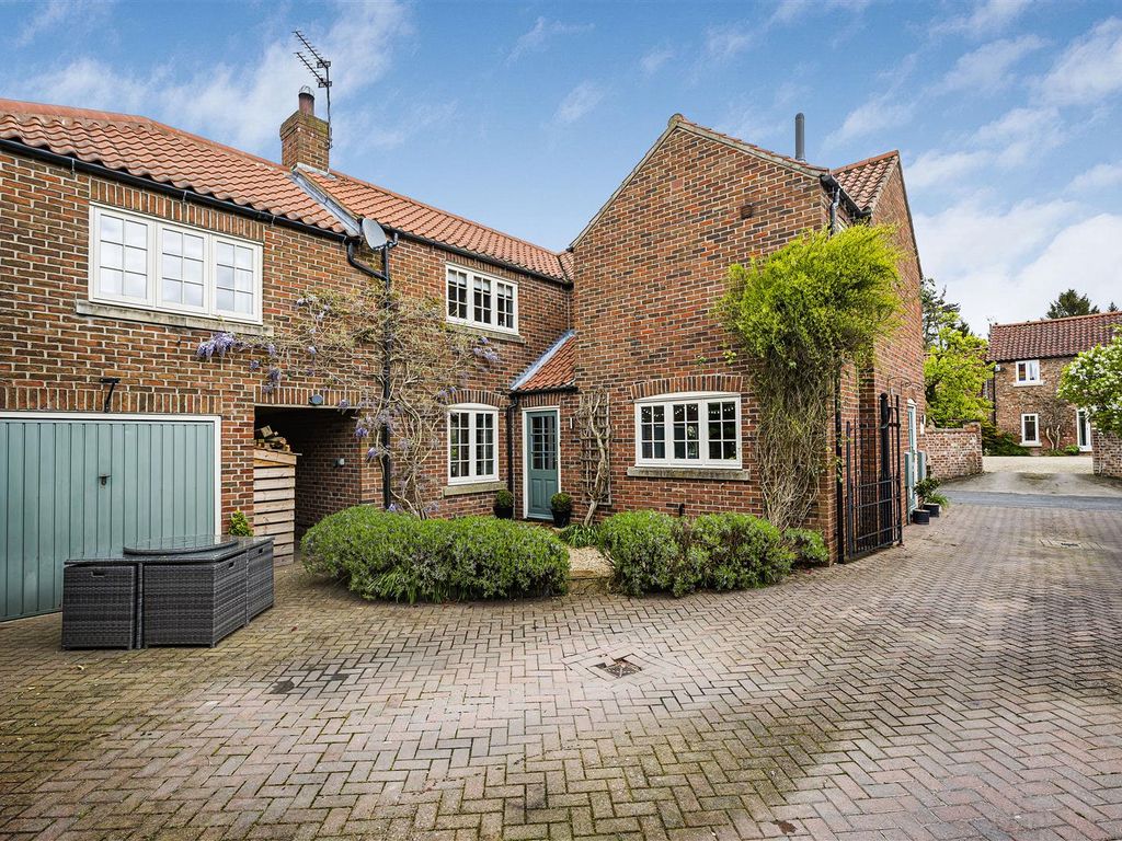 5 bed detached house for sale in Southfields Road, Strensall, York YO32