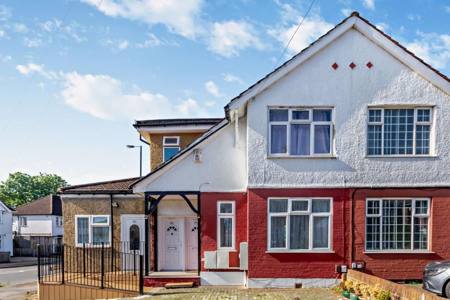 1 bed flat to rent in Southfield Park, North Harrow, Harrow HA2, £1,295