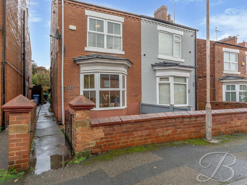 3 bed semidetached house for sale in St. Edmunds Avenue, Mansfield