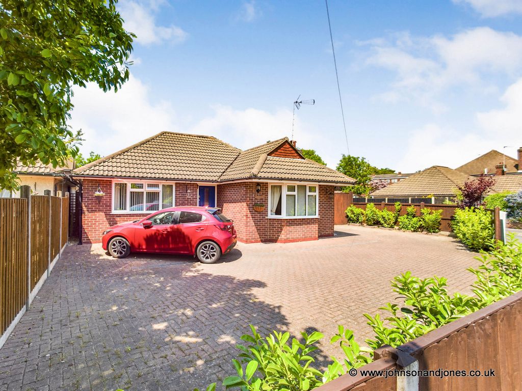 2 bed detached bungalow for sale in Crockford Park Road, Addlestone