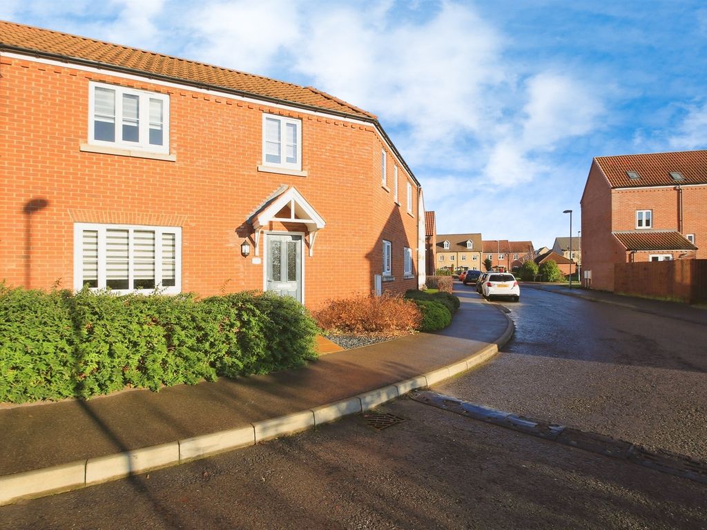 3 bed semidetached house for sale in Derwent Way, Spalding PE11, £