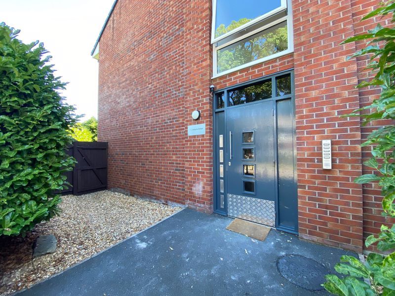 Linebank Green, Altrincham WA14  