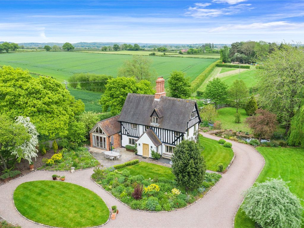 4 bed detached house for sale in Rushock, Droitwich, Worcestershire WR9