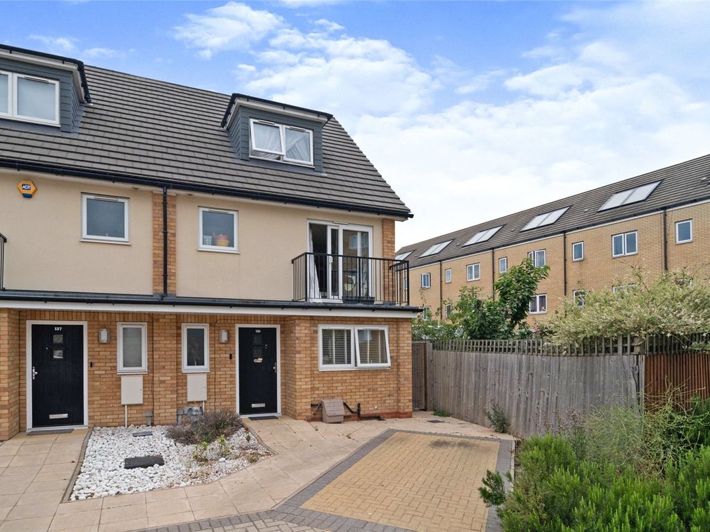 4 bed semidetached house for sale in Schoolfield Road, Grays RM20 Zoopla