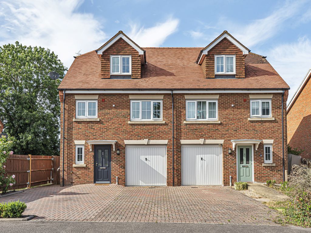 4 bed semidetached house for sale in Pickering Place, Guildford GU2