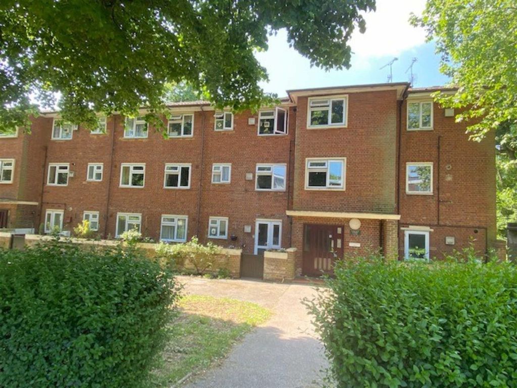 2 bed flat to rent in Fairfield Court, Fairfield Road, Woodford Green