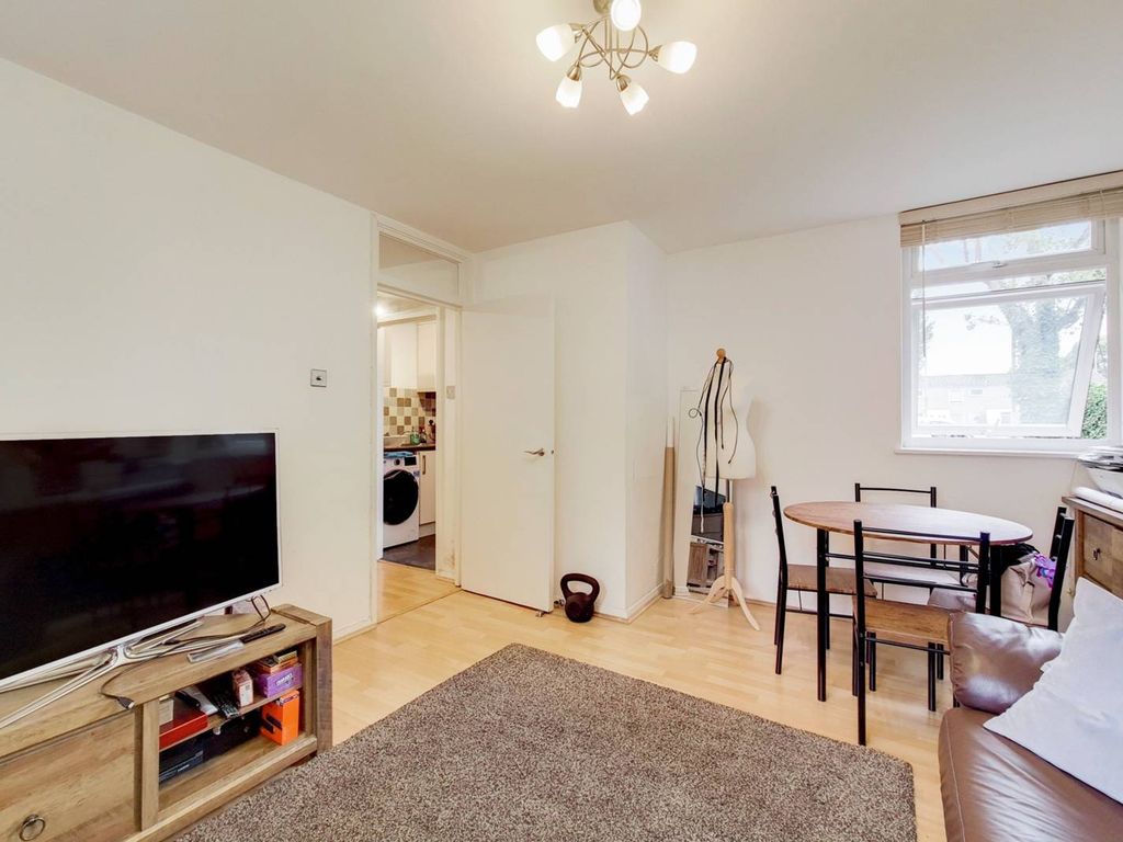 Pakenham Close, Balham, London SW12