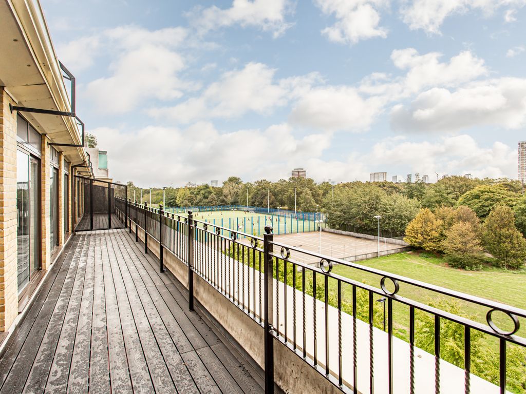 2 bed flat to rent in Copperfield Road, Mile End, London E3, £2,990 pcm