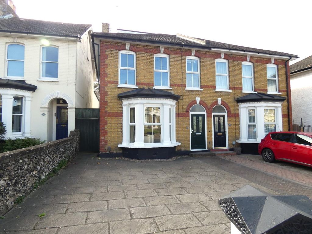 5 bed semidetached house for sale in Old Road West, Gravesend DA11, £