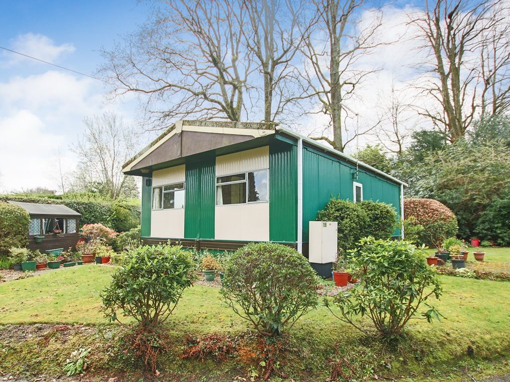 2 bed mobile/park home for sale in Blackbird Hill, Turners Hill Park