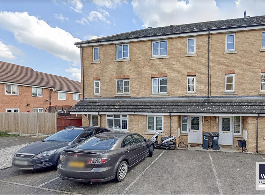 4 bed town house to rent in Michigan Close, Broxbourne EN10, £1,700 pcm