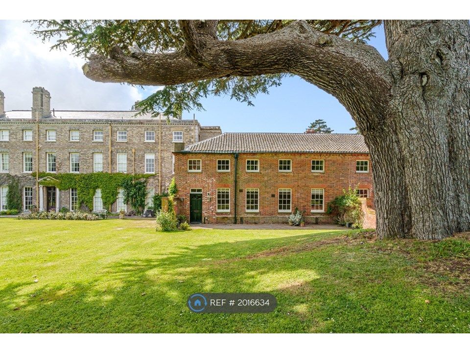 4 bed flat to rent in Benacre Hall, Benacre, Beccles NR34, £2,425 pcm