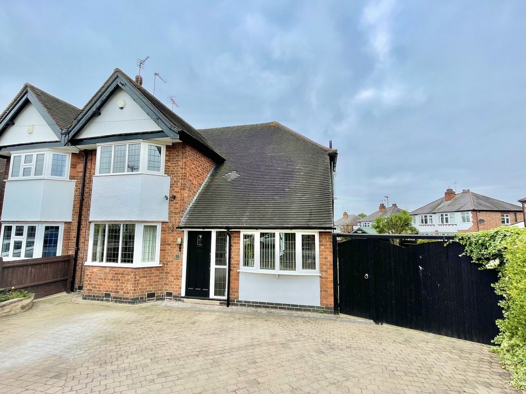 3 bed semidetached house for sale in Kingsmead Road, Leicester
