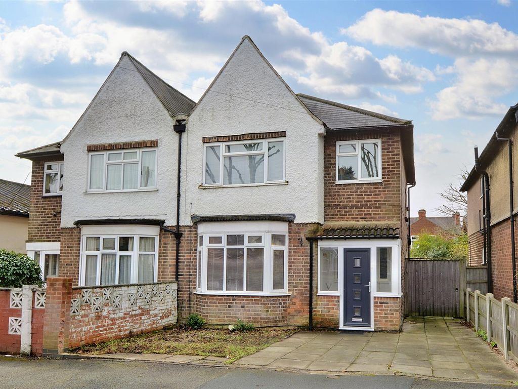 3 bed semidetached house for sale in Cedar Avenue, Beeston, Nottingham