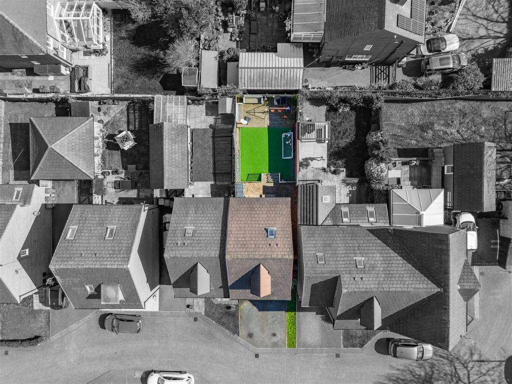 4 bed semidetached house for sale in Bedale Road, Castleford WF10, £